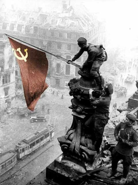 Runtuhnya Raksasa Merah: Bagaimana Uni Soviet Hancur dan Berubah Menjadi Rusia